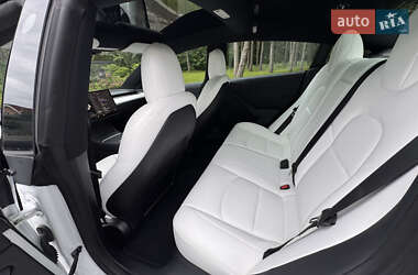 Седан Tesla Model 3 2023 в 
