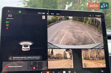 Седан Tesla Model 3 2023 в 