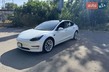 Седан Tesla Model 3 2022 в 