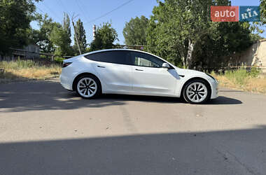 Седан Tesla Model 3 2022 в 