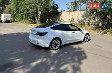 Седан Tesla Model 3 2022 в 