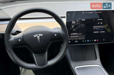 Седан Tesla Model 3 2021 в 