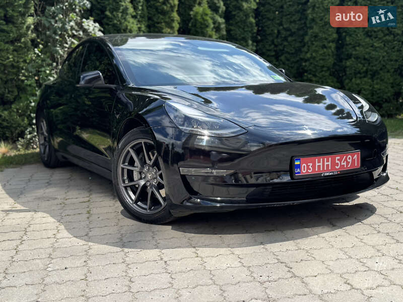 Седан Tesla Model 3 2021 в Луцке
