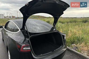 Седан Tesla Model 3 2019 в 