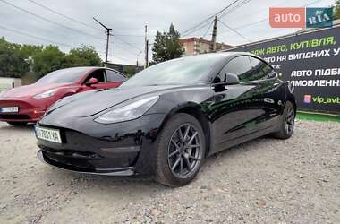 Седан Tesla Model 3 2023 в 