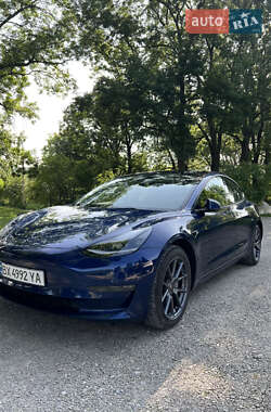 Седан Tesla Model 3 2022 в 