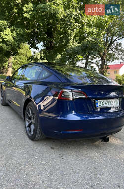 Седан Tesla Model 3 2022 в 