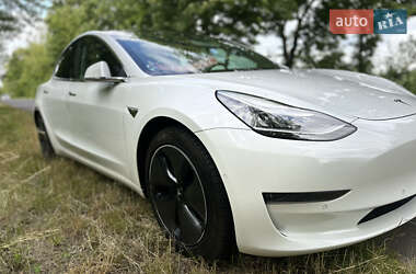 Седан Tesla Model 3 2020 в 