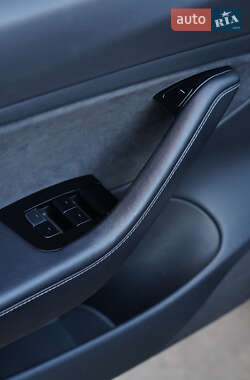 Седан Tesla Model 3 2018 в 