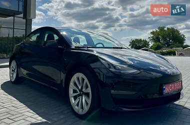 Седан Tesla Model 3 2022 в 