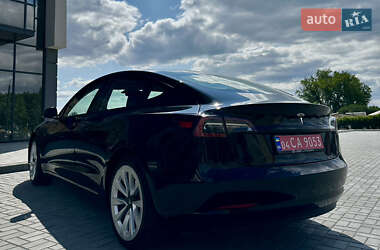 Седан Tesla Model 3 2022 в 