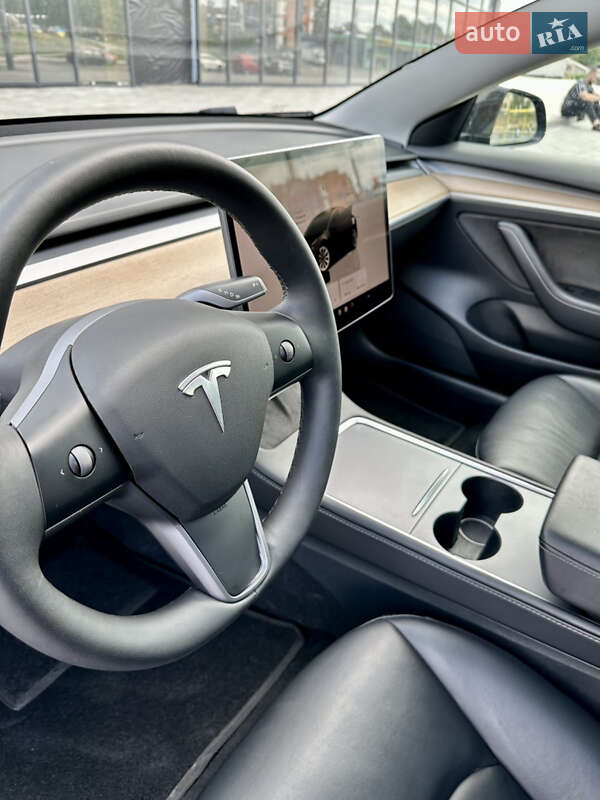Седан Tesla Model 3 2022 в Днепре