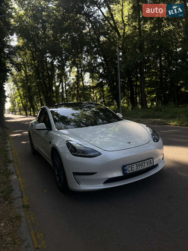 Седан Tesla Model 3 2022 в 