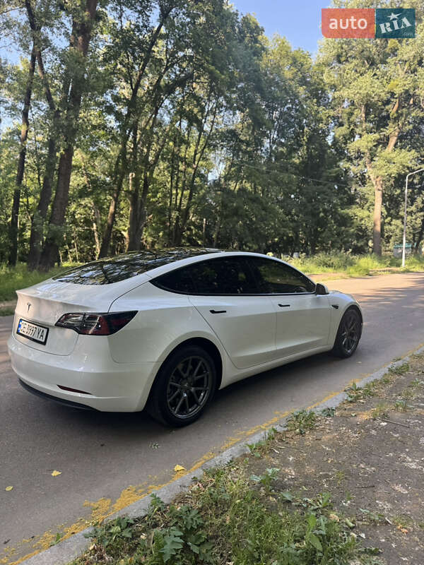 Седан Tesla Model 3 2022 в Чернівцях