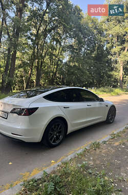 Седан Tesla Model 3 2022 в 
