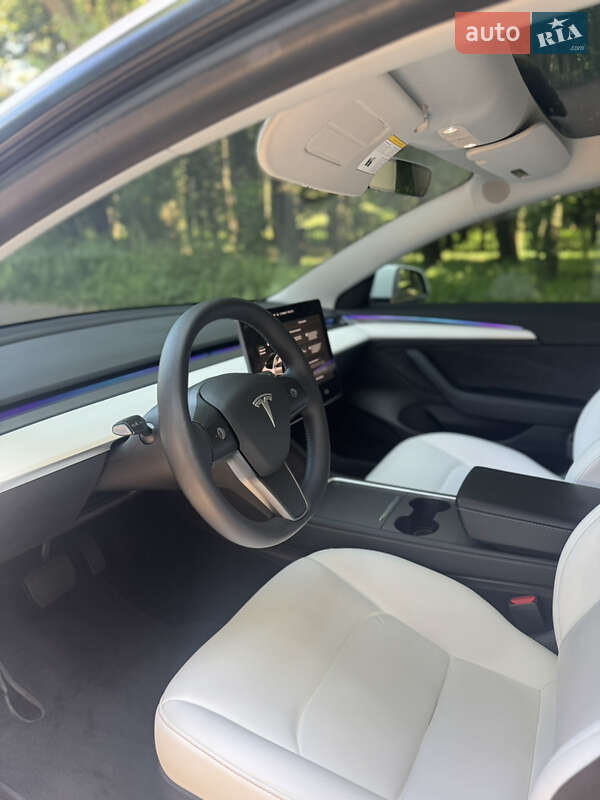 Седан Tesla Model 3 2022 в Чернівцях