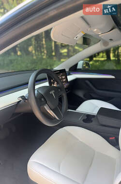 Седан Tesla Model 3 2022 в 