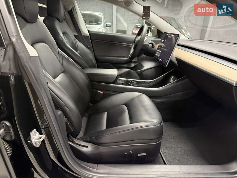 Седан Tesla Model 3 2019 в Владимире