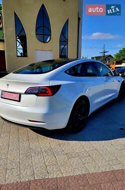 Седан Tesla Model 3 2019 в Львове