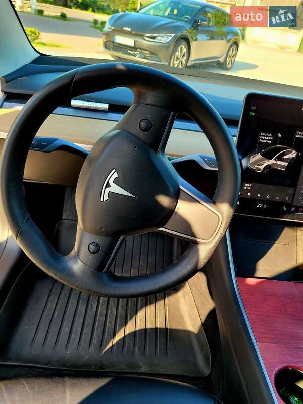Седан Tesla Model 3 2019 в Львове