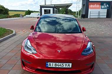 Седан Tesla Model 3 2022 в 