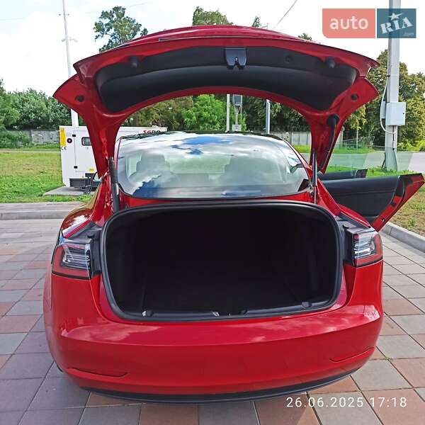 Седан Tesla Model 3 2022 в Броварах