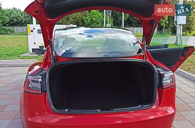 Седан Tesla Model 3 2022 в 