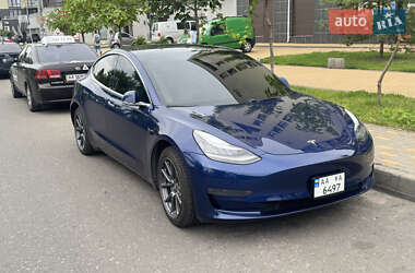 Седан Tesla Model 3 2020 в 