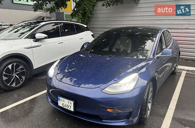 Седан Tesla Model 3 2020 в 