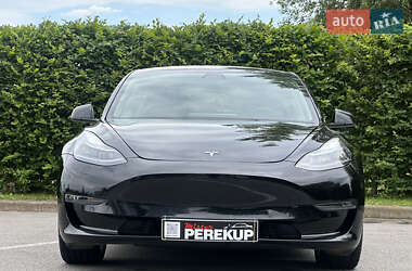 Седан Tesla Model 3 2022 в 