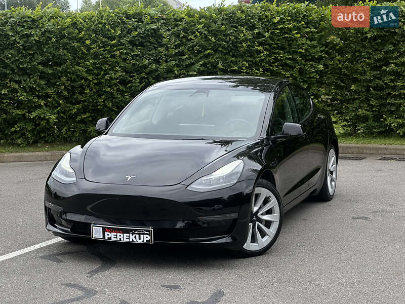 Седан Tesla Model 3 2022 в Києві