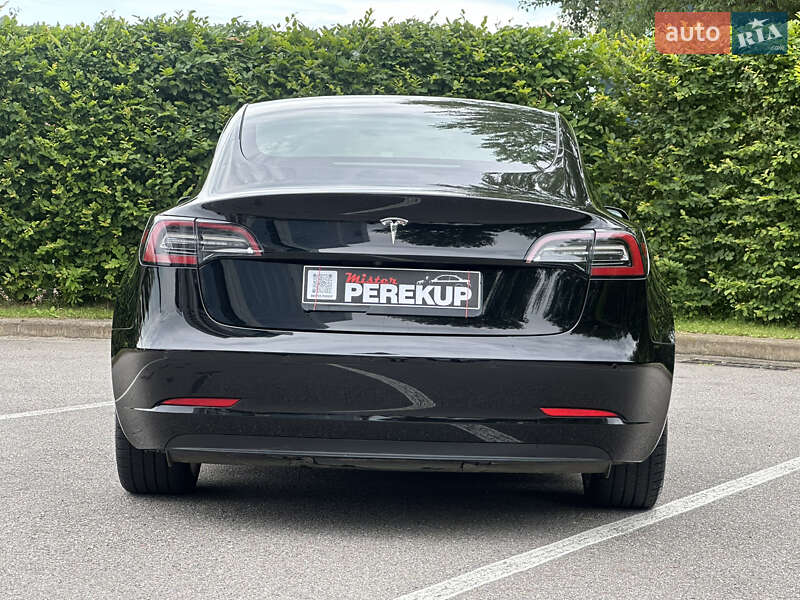Седан Tesla Model 3 2022 в Києві