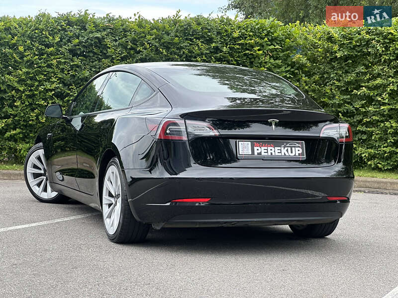 Седан Tesla Model 3 2022 в Києві