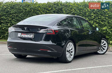 Седан Tesla Model 3 2022 в 