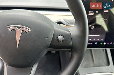 Седан Tesla Model 3 2022 в 
