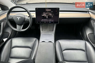 Седан Tesla Model 3 2022 в 