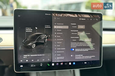 Седан Tesla Model 3 2022 в 