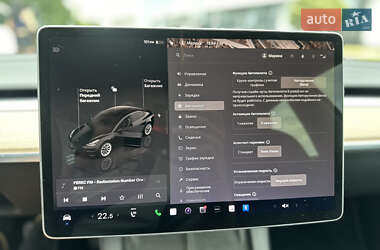 Седан Tesla Model 3 2022 в 