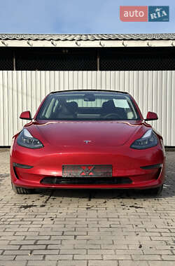 Седан Tesla Model 3 2022 в 