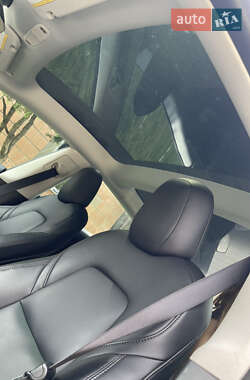 Седан Tesla Model 3 2021 в 