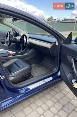 Седан Tesla Model 3 2018 в 