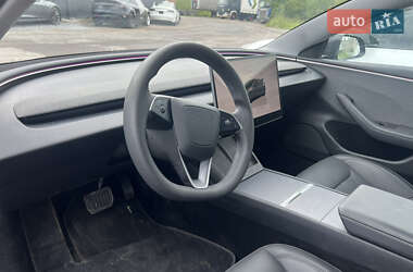 Седан Tesla Model 3 2024 в 