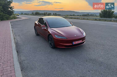 Седан Tesla Model 3 2024 в 