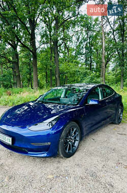 Седан Tesla Model 3 2022 в 