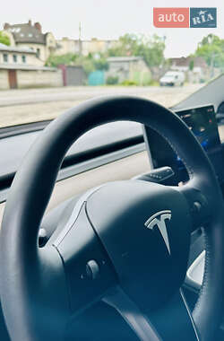 Седан Tesla Model 3 2022 в 