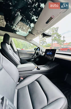 Седан Tesla Model 3 2022 в 