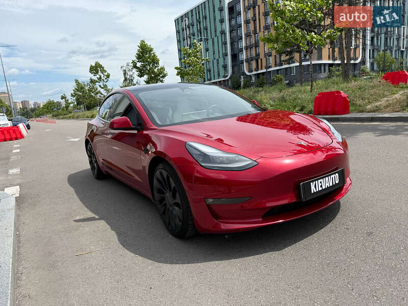 Седан Tesla Model 3 2021 в Киеве