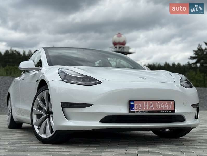 Седан Tesla Model 3 2019 в Львове