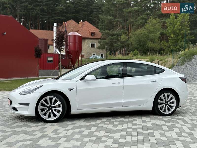 Седан Tesla Model 3 2019 в Львове