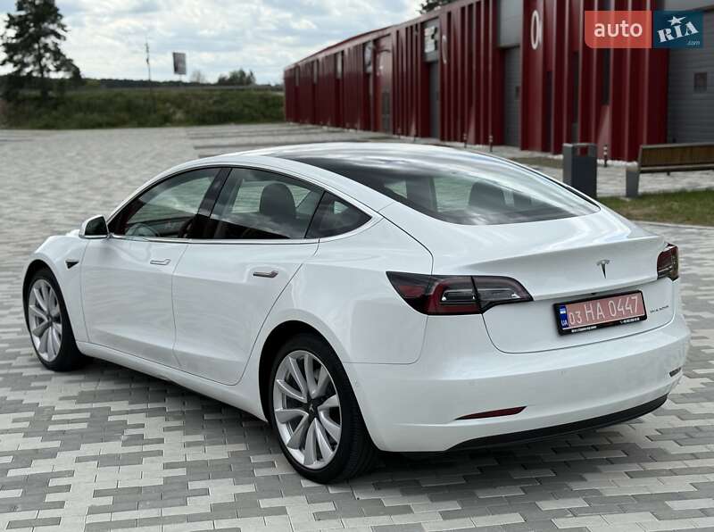 Седан Tesla Model 3 2019 в Львове